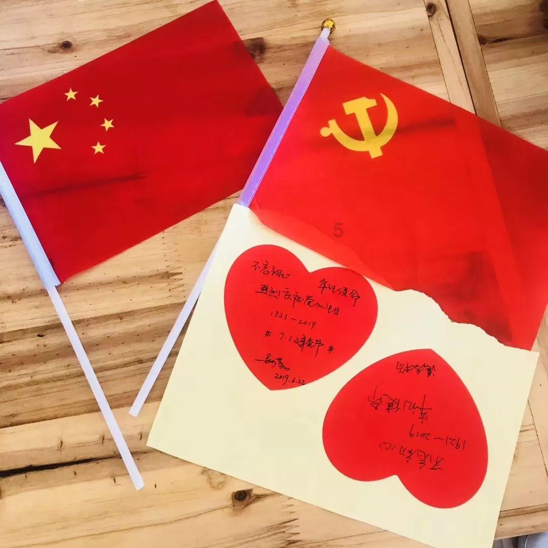 旋转番位后,于正五福临门开机,王星越卢昱晓吴宣仪应援花墙抢眼